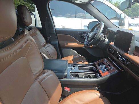 Used 2021 Lincoln Aviator Grand Touring w/ Equipment Group 302A AWD/4WD image 7