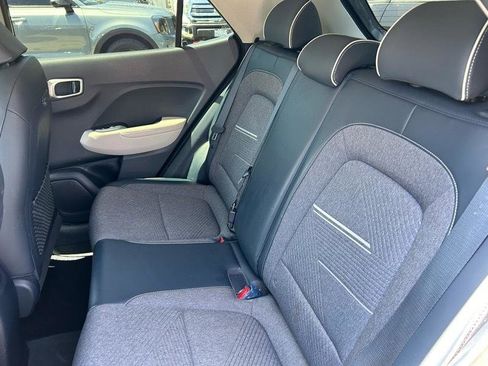 Used 2022 Hyundai Venue Limited FWD image 15