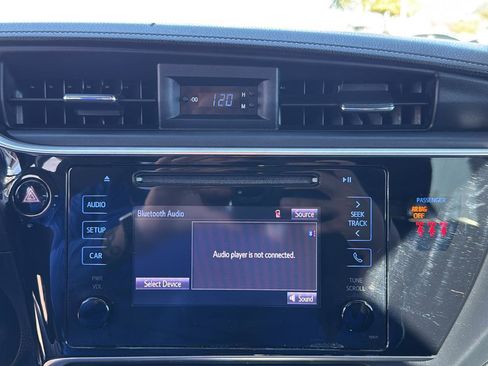 Used 2019 Toyota Corolla SE image 18