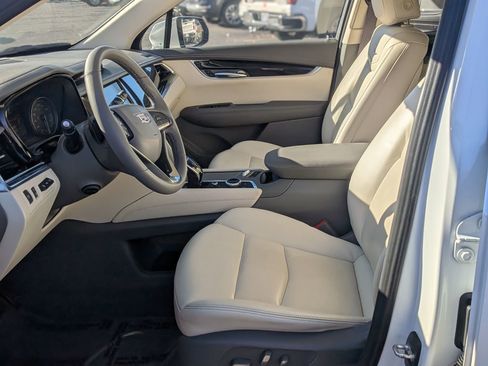 Used 2022 Cadillac XT6 Premium Luxury w/ Technology Package image 13