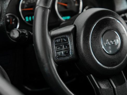 Used 2015 Jeep Wrangler Rubicon w/ Power Convenience Group image 14