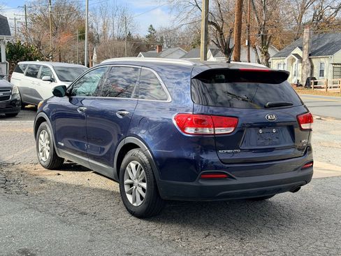 Used 2018 Kia Sorento LX image 9