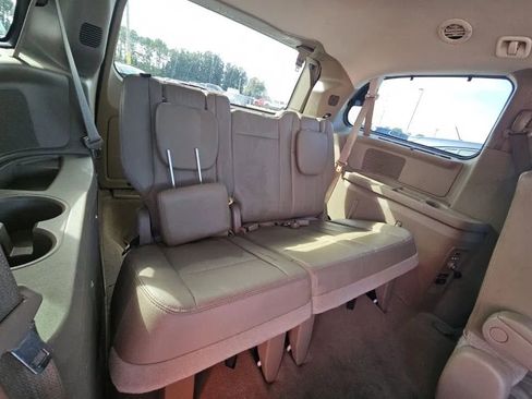 Used 2016 Chrysler Town & Country Touring w/ Driver Convenience Group image 13