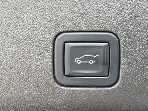 Used 2023 GMC Yukon XL Denali AWD/4WD image 19