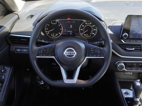 Used 2022 Nissan Altima 2.5 SV FWD image 17