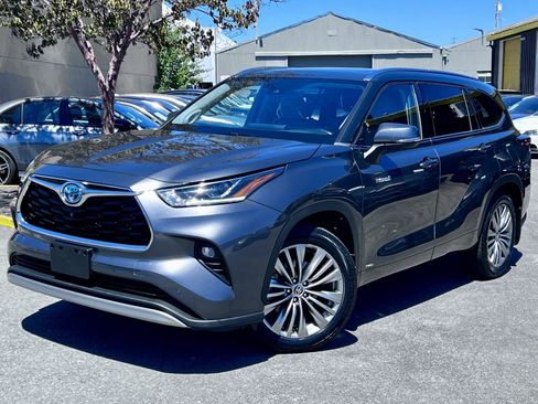 Used 2020 Toyota Highlander Limited Platinum image 1