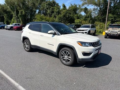 Used 2019 Jeep Compass Latitude w/ Popular Equipment Group AWD/4WD image 9
