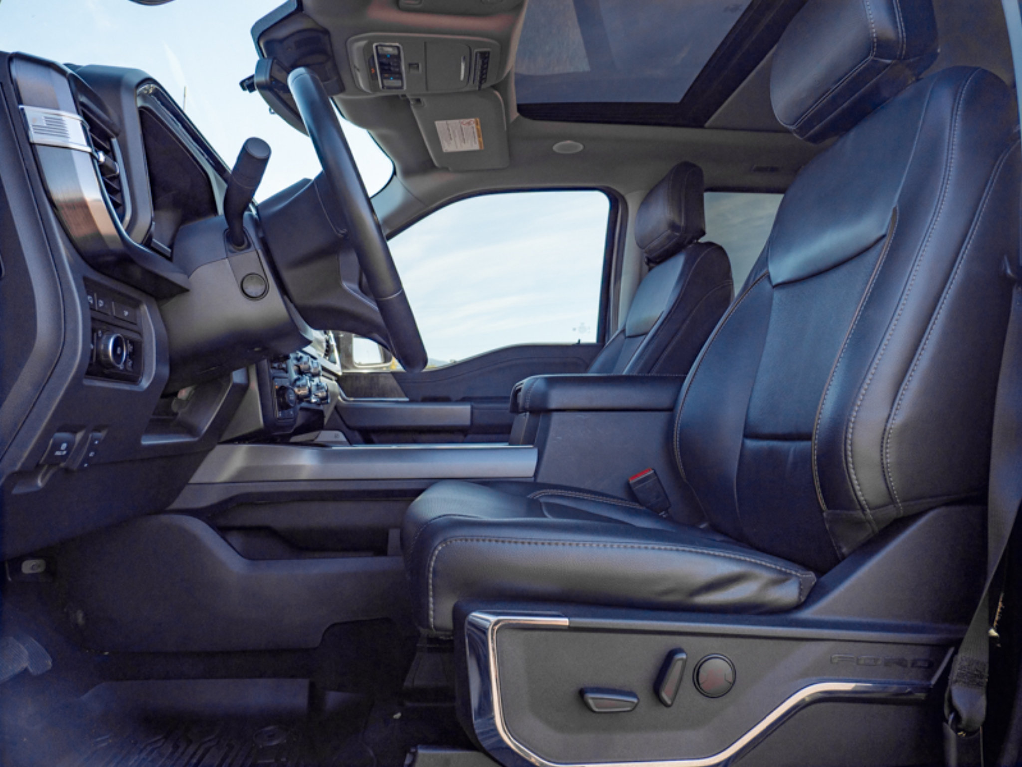 Used 2023 Ford F250 Lariat w/ Lariat Ultimate Package AWD/4WD image 17