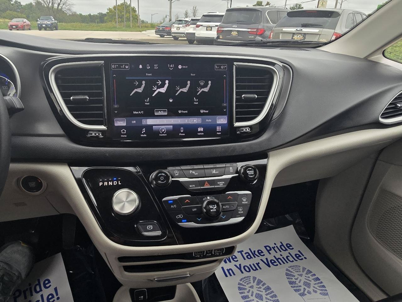 Used 2023 Chrysler Pacifica Touring-L FWD image 39