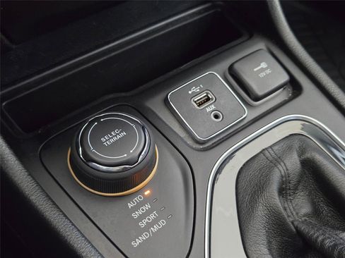 Used 2023 Jeep Cherokee Altitude Lux AWD/4WD image 20
