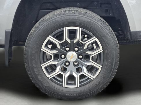 Used 2024 Chevrolet Colorado LT w/ LT Convenience Package III RWD image 11