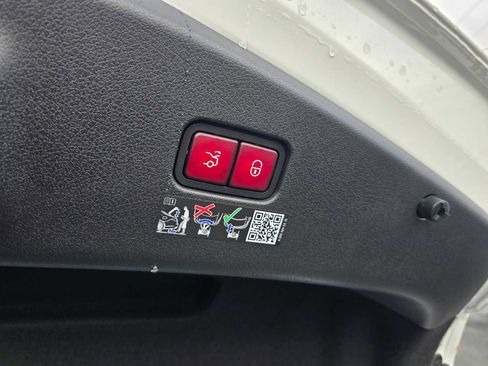 New 2026 Mercedes-Benz CLE 450 4MATIC Coupe image 16