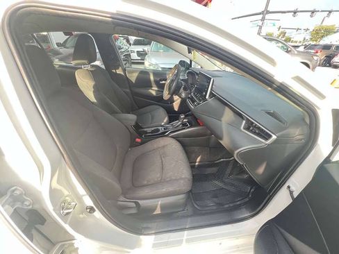 Used 2021 Toyota Corolla LE FWD image 5