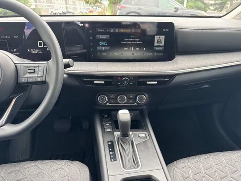 Certified 2025 Nissan Kicks SV FWD image 20