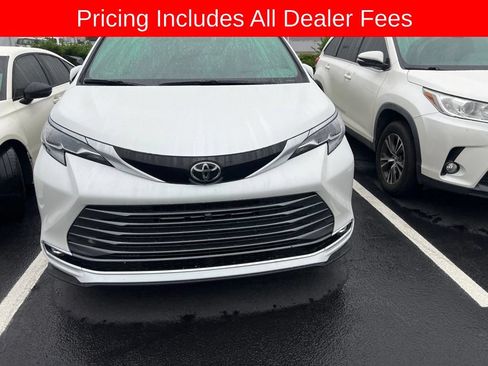 Used 2026 Toyota Sienna Platinum AWD/4WD image 10