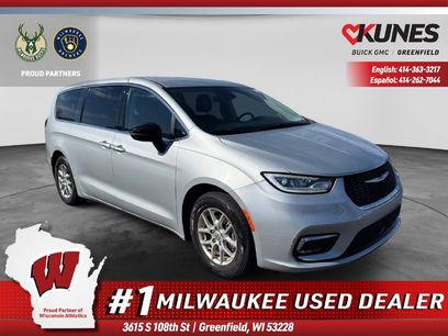 Used 2024 Chrysler Pacifica Touring-L