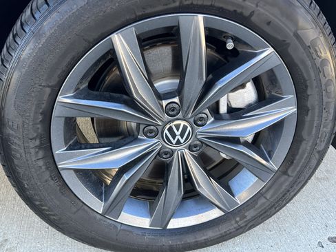 Certified 2024 Volkswagen Tiguan SE image 12