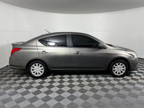 Used 2016 Nissan Versa SV FWD image 4