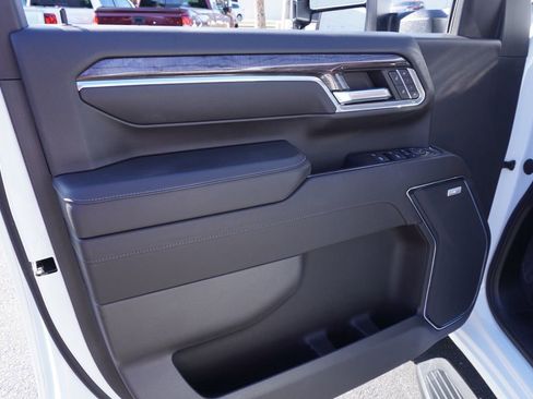 Certified 2024 Chevrolet Silverado 2500 LTZ w/ LTZ Convenience Package image 16