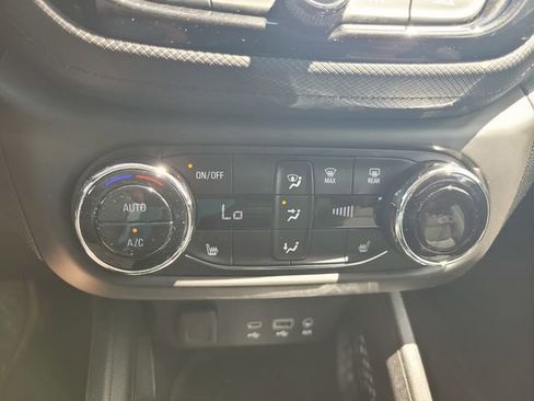 Used 2021 Chevrolet TrailBlazer LT w/ Convenience Package FWD image 23
