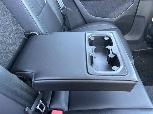 Used 2024 Volvo XC40 B5 Plus image 14