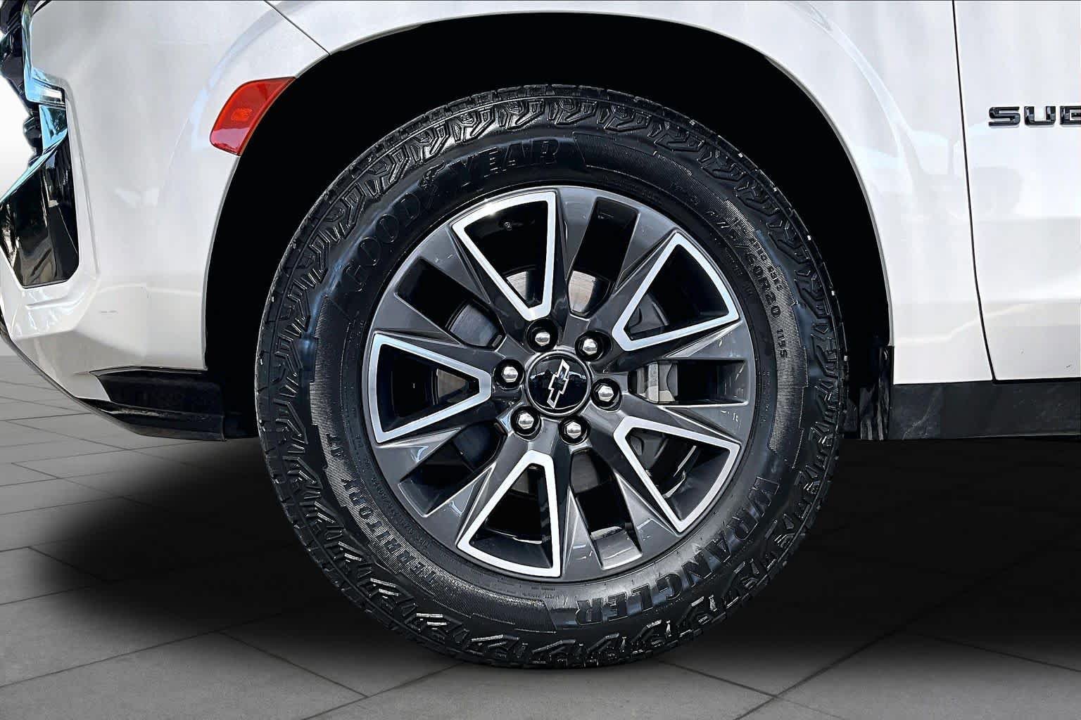 Used 2024 Chevrolet Suburban Z71 w/ Z71 Off-Road Package AWD/4WD image 11