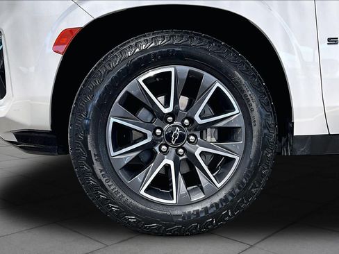 Used 2024 Chevrolet Suburban Z71 w/ Z71 Off-Road Package AWD/4WD image 11