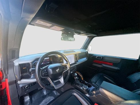 Used 2023 Ford Bronco Badlands image 9