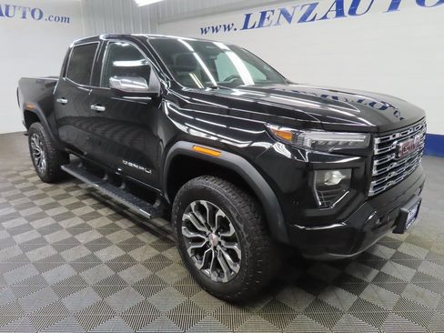 Used 2023 GMC Canyon Denali image 3