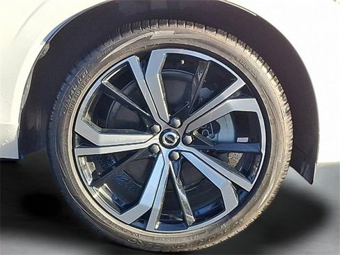 Used 2024 Volvo XC60 T8 Ultimate w/ Protection Package Premier image 8
