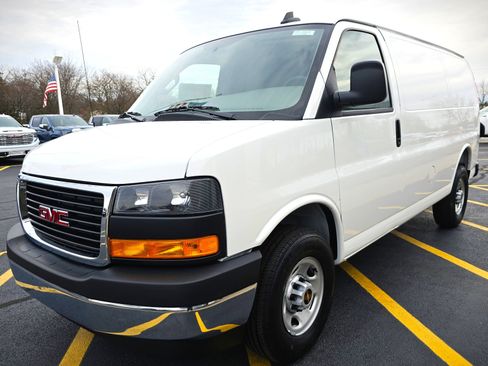 New 2025 GMC Savana 2500 w/ Chrome Appearance Package image 4