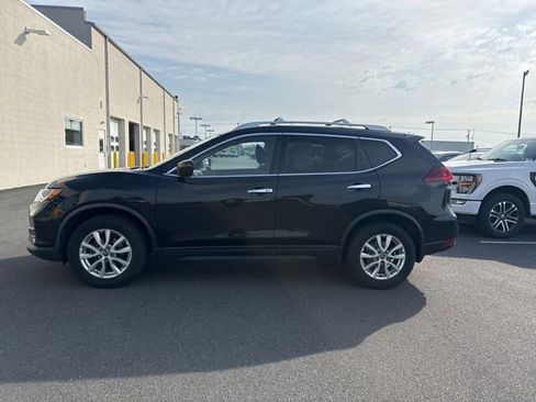 Used 2018 Nissan Rogue SV image 3