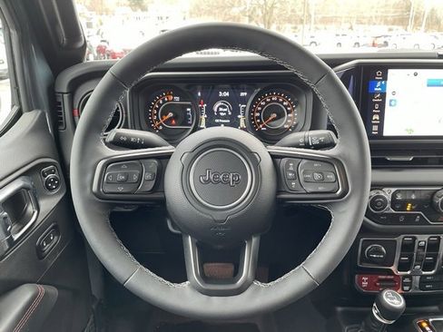 Used 2025 Jeep Gladiator Rubicon w/ Convenience Group image 13