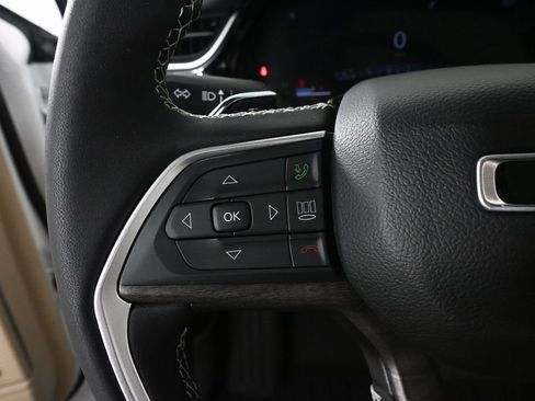 Used 2023 Jeep Grand Cherokee Limited w/ Luxury Tech Group II image 10