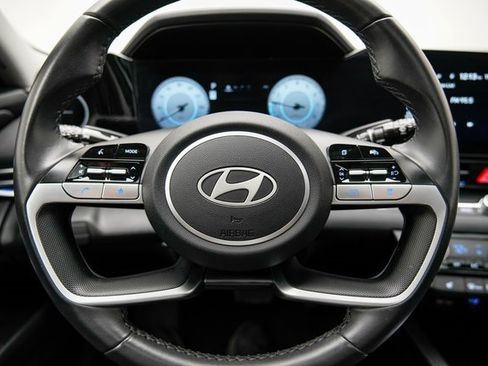 Used 2025 Hyundai Elantra SEL image 32