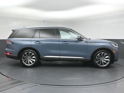 Used 2025 Lincoln Aviator AWD image 8