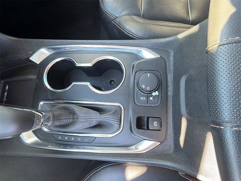 Used 2018 Chevrolet Traverse Premier w/ Driver Confidence II Package image 32