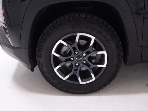Used 2025 Chevrolet Equinox ACTIV w/ Safety and Technology Package FWD image 12