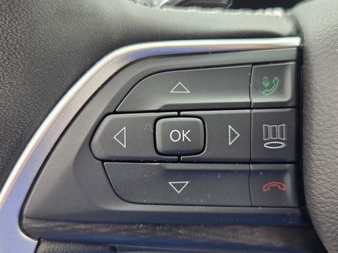 Used 2025 Jeep Grand Cherokee Altitude AWD/4WD image 27