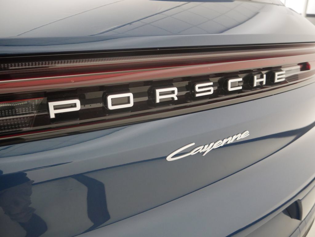 Certified 2026 Porsche Cayenne AWD/4WD image 11
