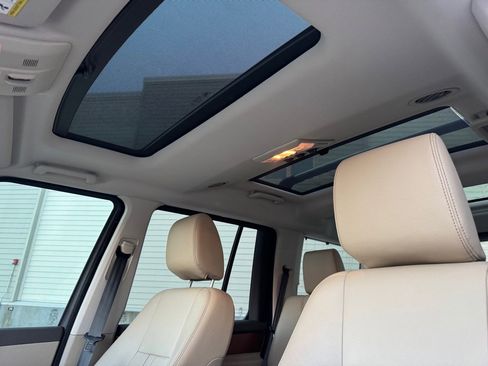 Used 2016 Land Rover LR4 HSE image 13