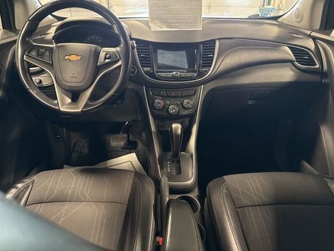 Used 2019 Chevrolet Trax LT w/ LT Convenience Package image 24