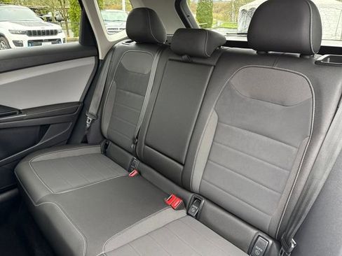 Used 2024 Volkswagen Taos SE image 23