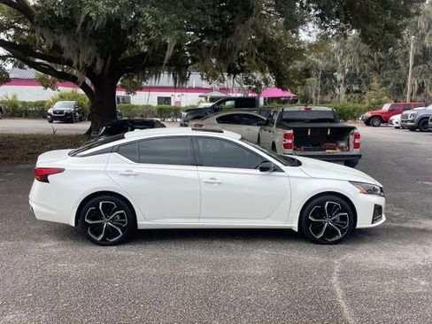 Used 2024 Nissan Altima 2.5 SR w/ SR Premium Package image 4