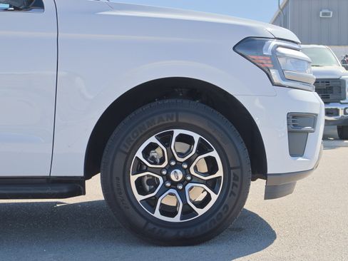 Certified 2024 Ford Expedition Max XLT image 11