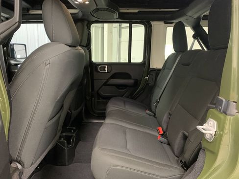 Used 2021 Jeep Wrangler Unlimited Sahara AWD/4WD image 19