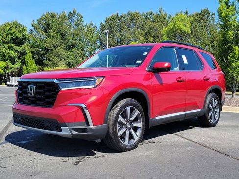 Certified 2025 Honda Pilot Touring image 32