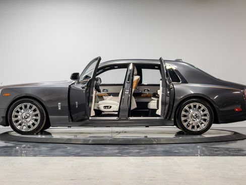 Used 2019 Rolls-Royce Phantom Sedan image 54