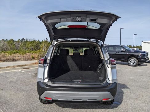 Used 2023 Nissan Rogue SV image 39