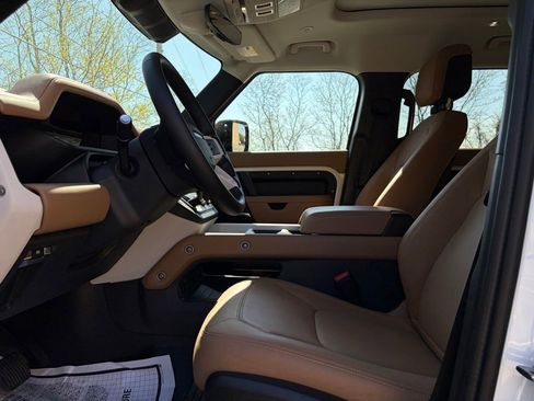 New 2025 Land Rover Defender 110 X-Dynamic SE AWD/4WD image 11